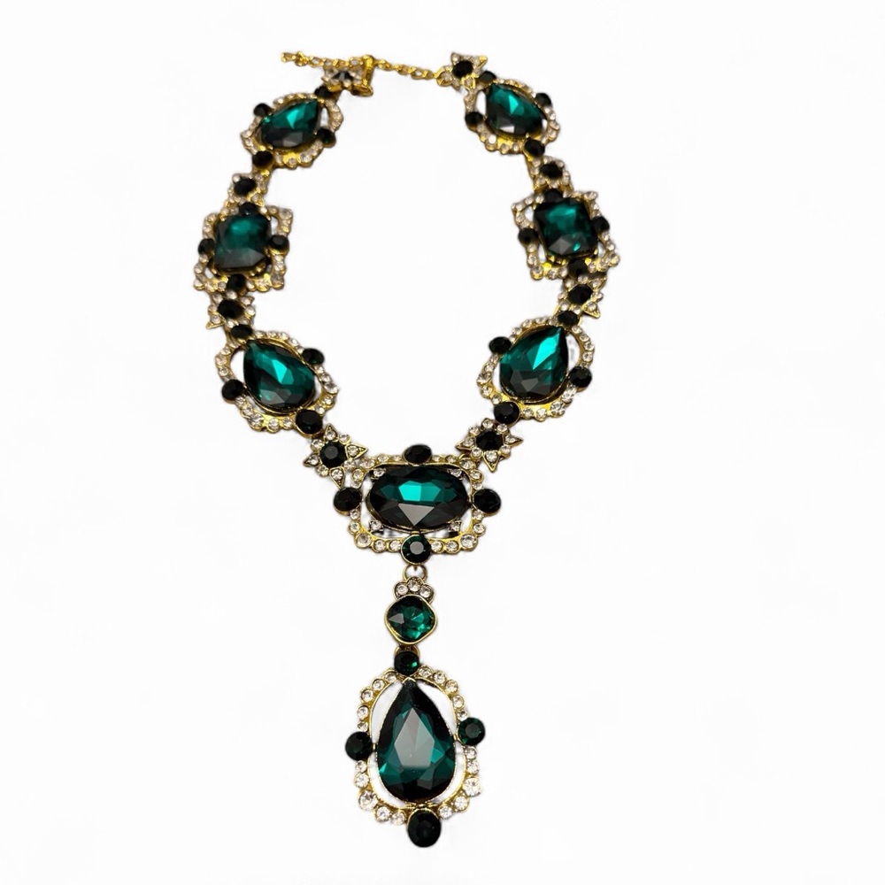 Elegant Green and Gold Statement Necklace